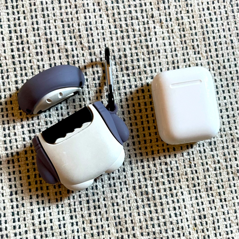 Apple Earbud Headphones with White and Gray Case
